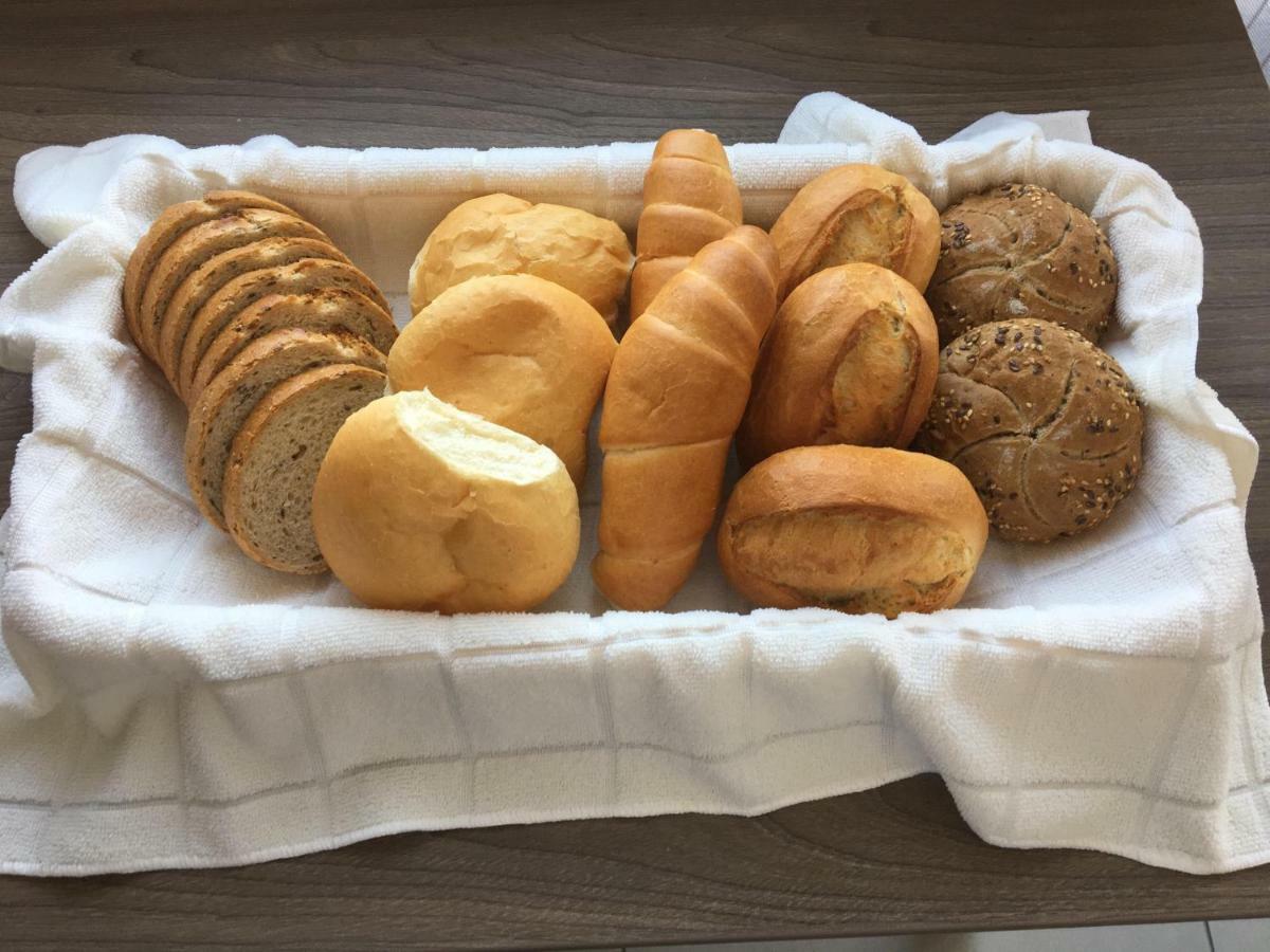 バヤ Sugo Panzio Bed & Breakfast エクステリア 写真